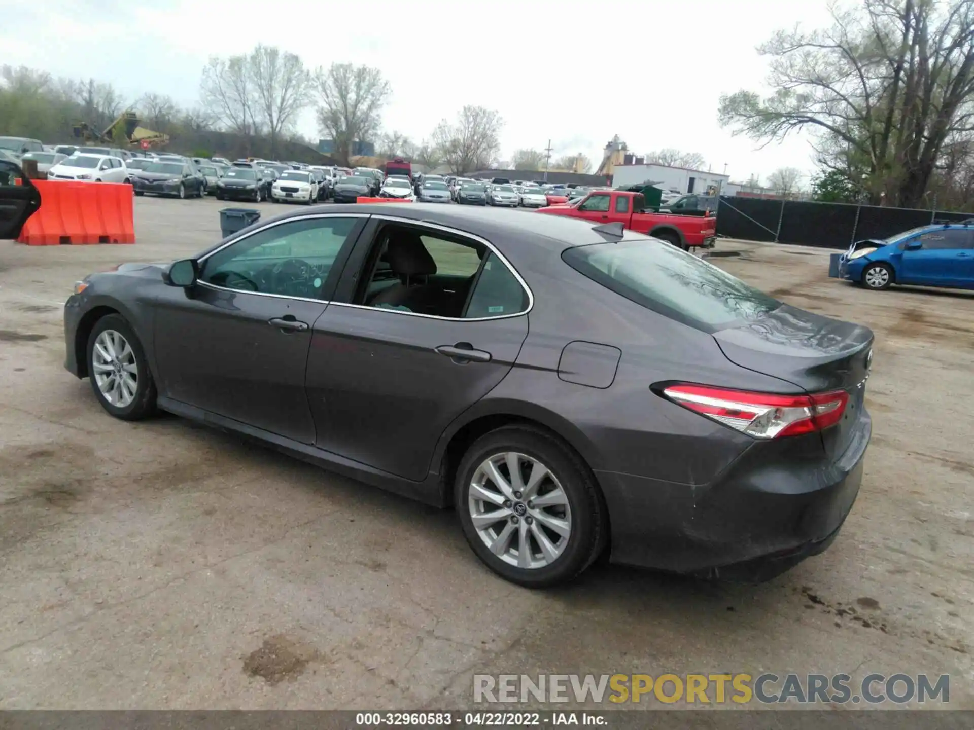 3 Photograph of a damaged car 4T1C11AK0LU356442 TOYOTA CAMRY 2020