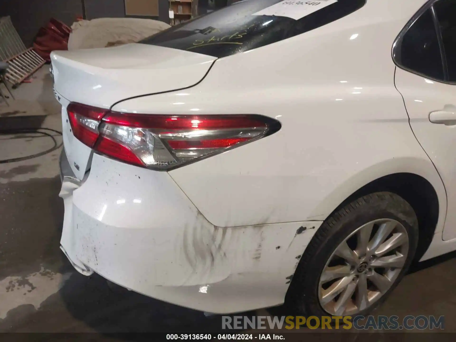 19 Photograph of a damaged car 4T1C11AK0LU358675 TOYOTA CAMRY 2020