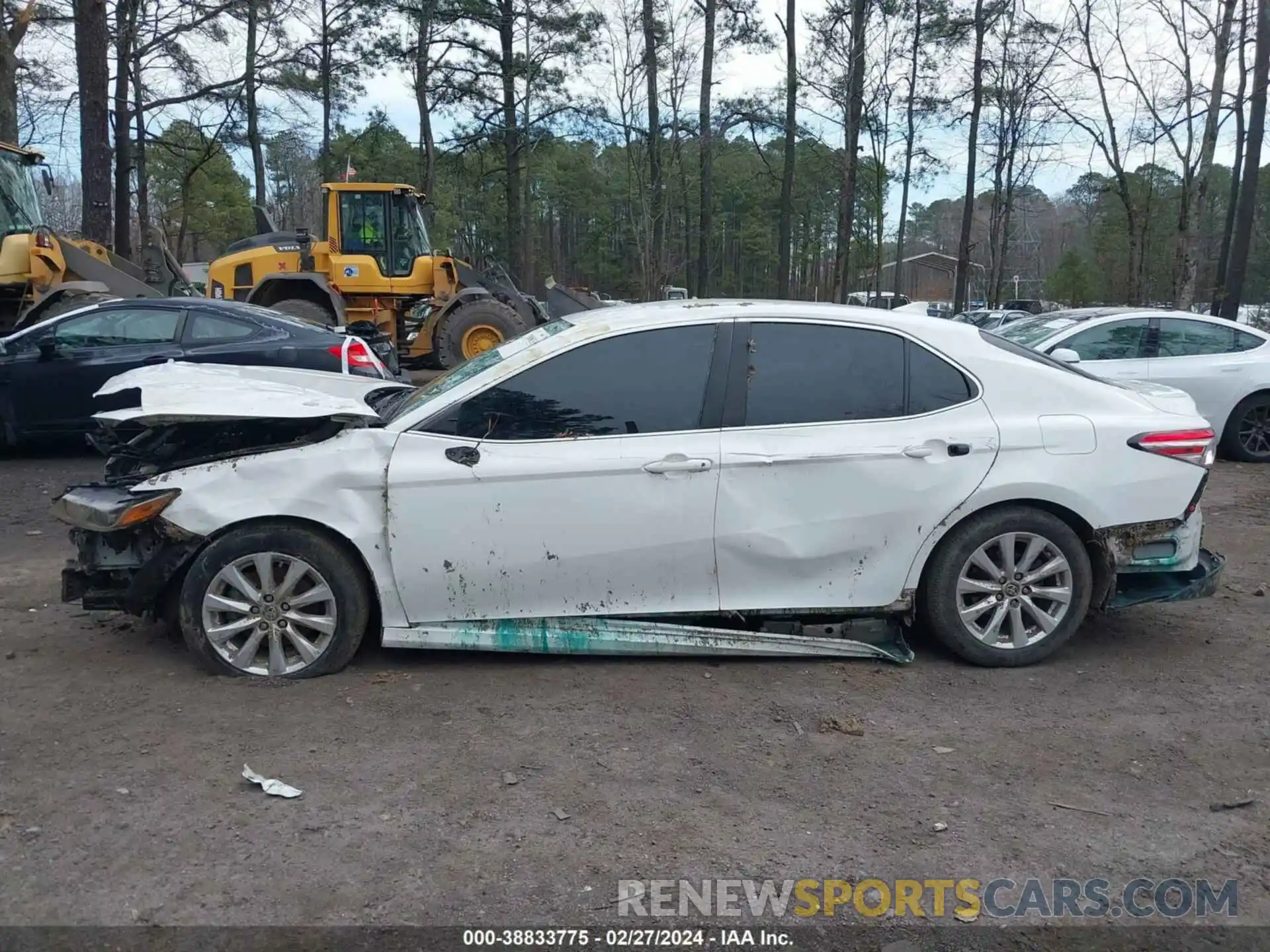 14 Photograph of a damaged car 4T1C11AK0LU362385 TOYOTA CAMRY 2020