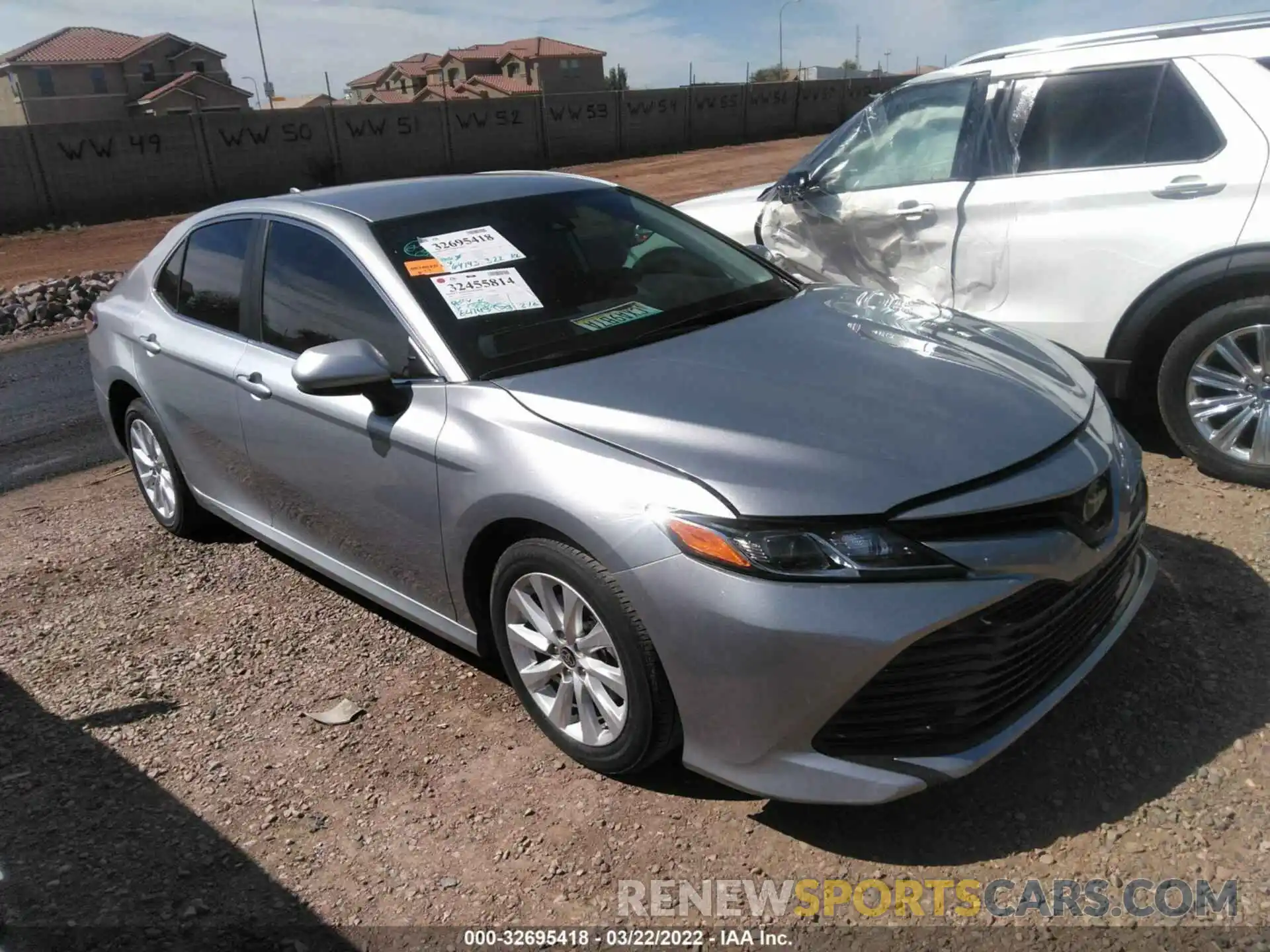 1 Photograph of a damaged car 4T1C11AK0LU364721 TOYOTA CAMRY 2020