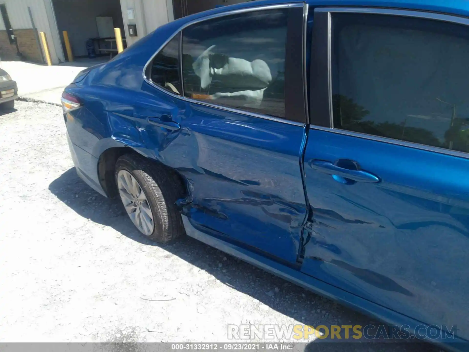 6 Photograph of a damaged car 4T1C11AK0LU393085 TOYOTA CAMRY 2020