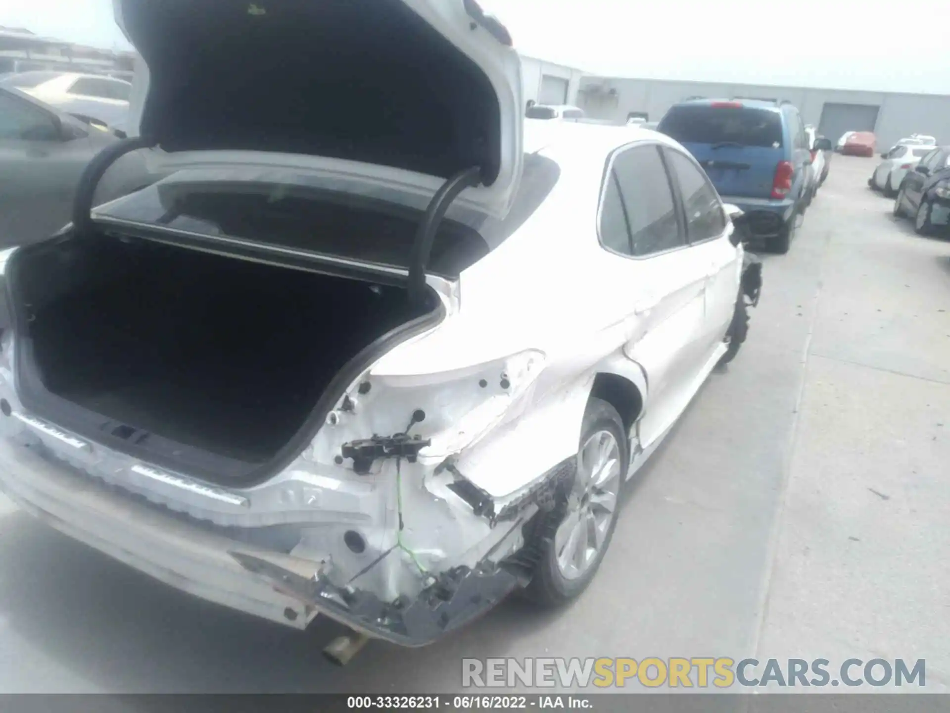 4 Photograph of a damaged car 4T1C11AK0LU401251 TOYOTA CAMRY 2020