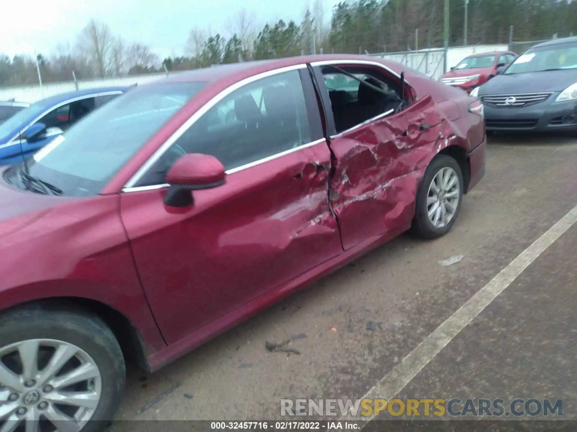 6 Photograph of a damaged car 4T1C11AK0LU510082 TOYOTA CAMRY 2020