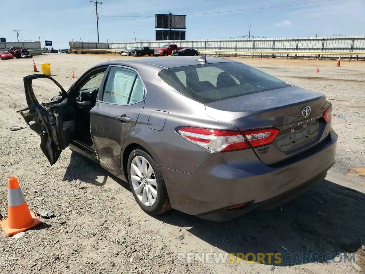 3 Photograph of a damaged car 4T1C11AK0LU870470 TOYOTA CAMRY 2020