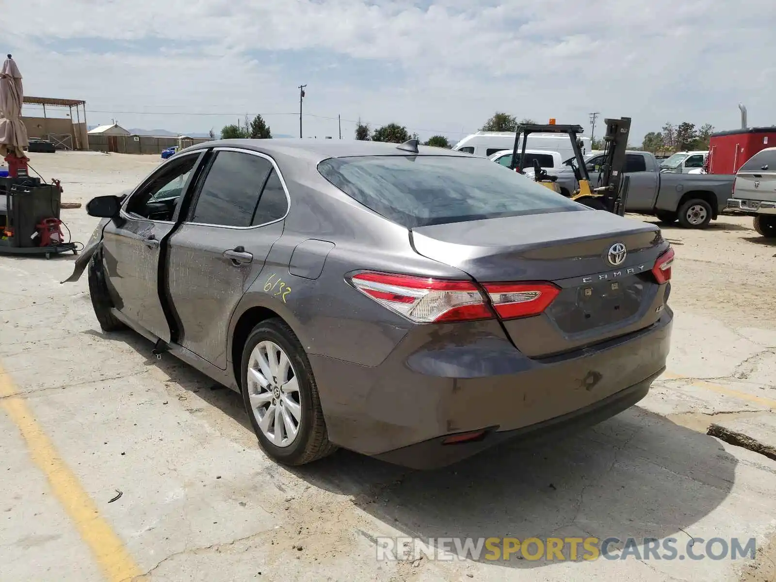 3 Photograph of a damaged car 4T1C11AK0LU873143 TOYOTA CAMRY 2020