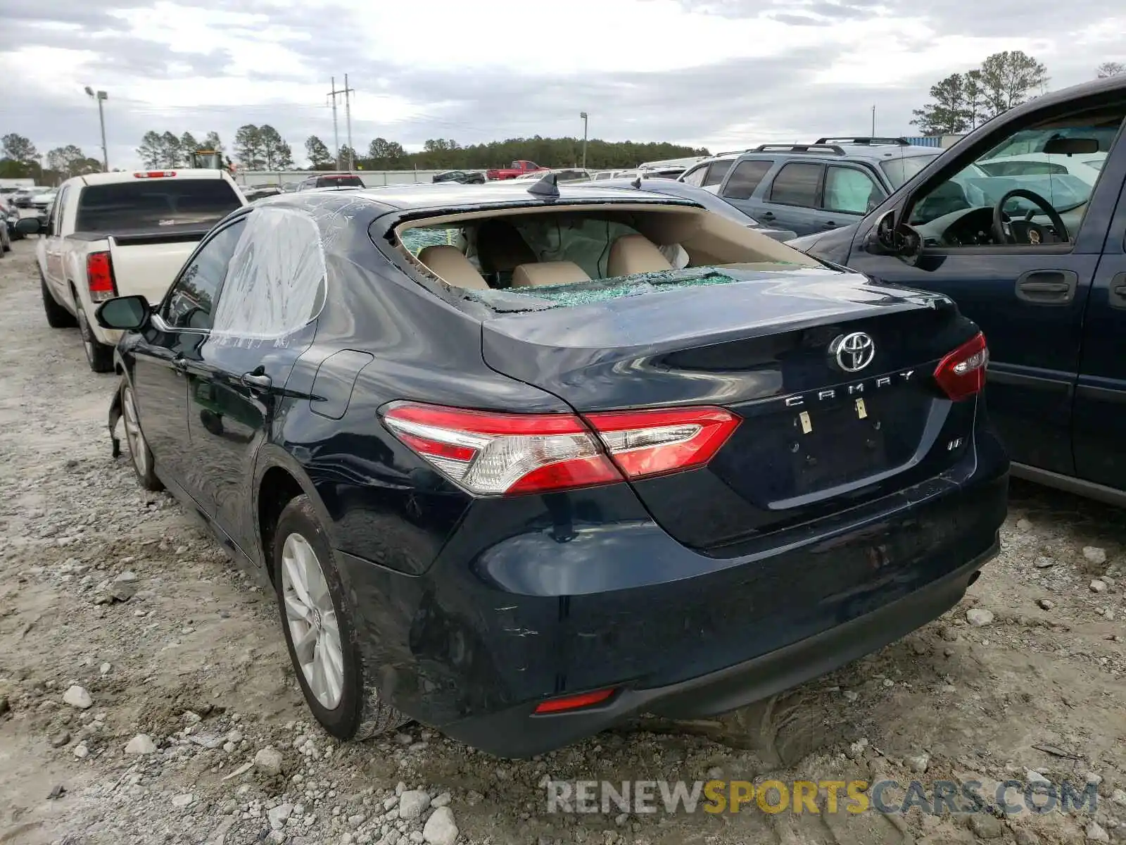 3 Photograph of a damaged car 4T1C11AK0LU881226 TOYOTA CAMRY 2020