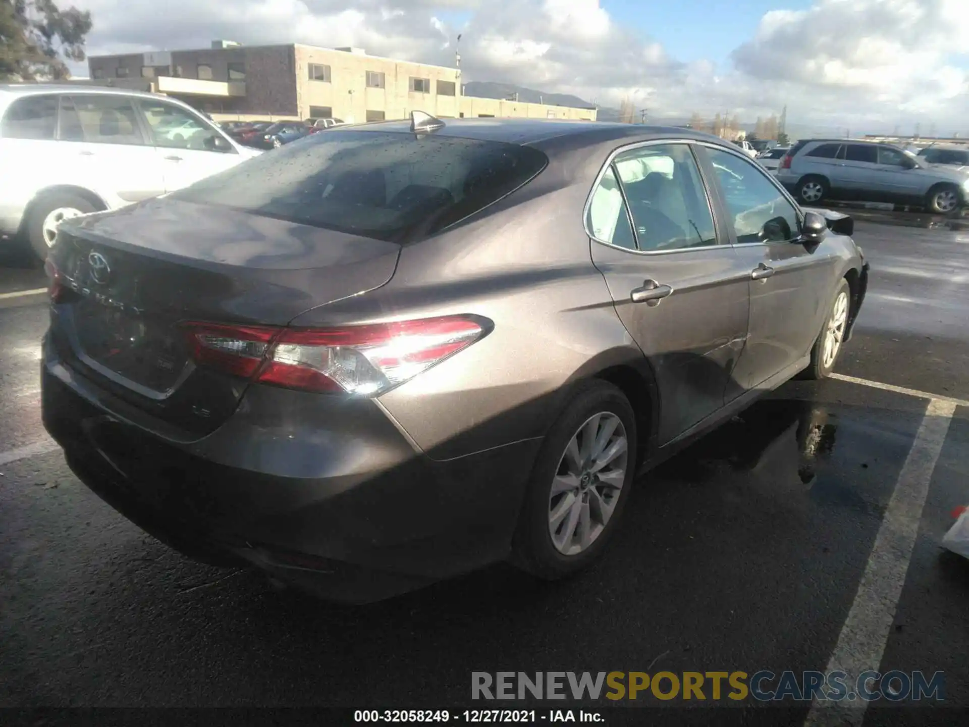 4 Photograph of a damaged car 4T1C11AK0LU907307 TOYOTA CAMRY 2020