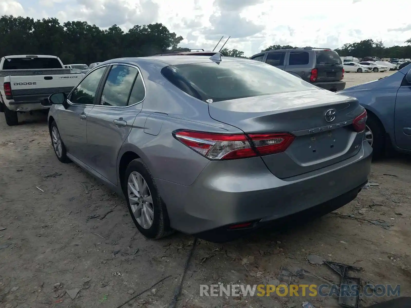 3 Photograph of a damaged car 4T1C11AK0LU909204 TOYOTA CAMRY 2020