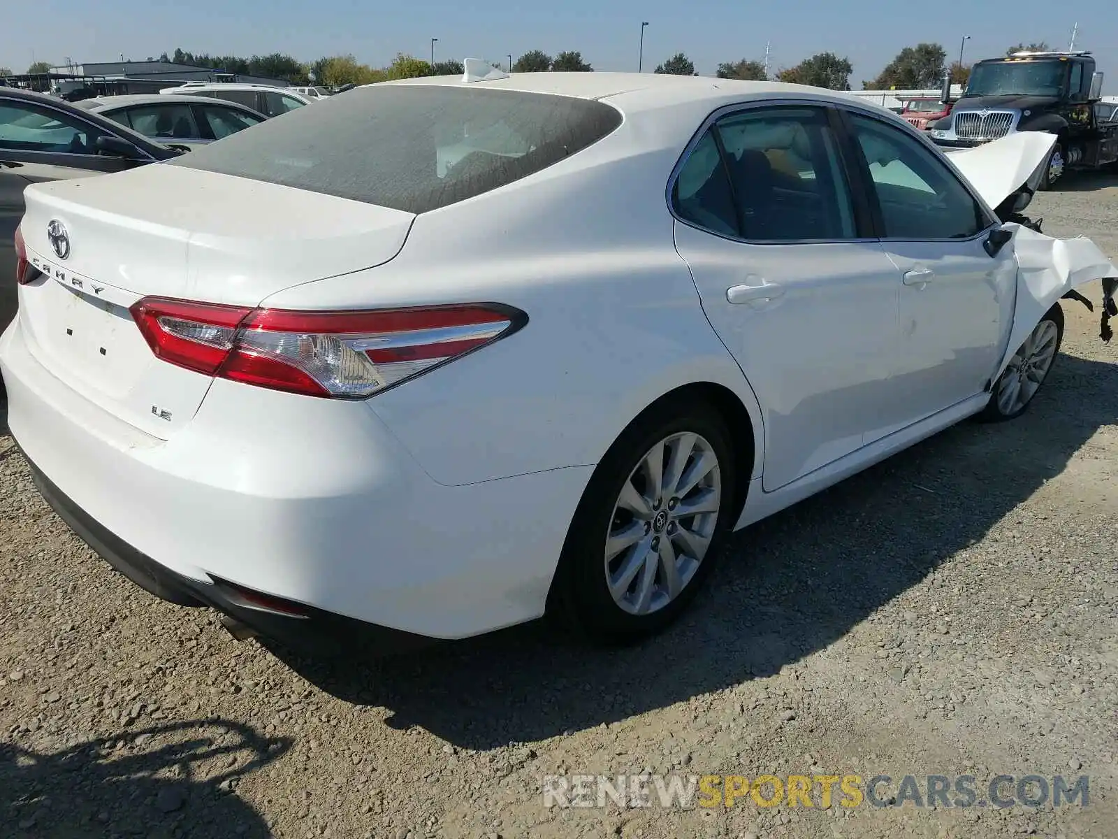 4 Photograph of a damaged car 4T1C11AK0LU919036 TOYOTA CAMRY 2020