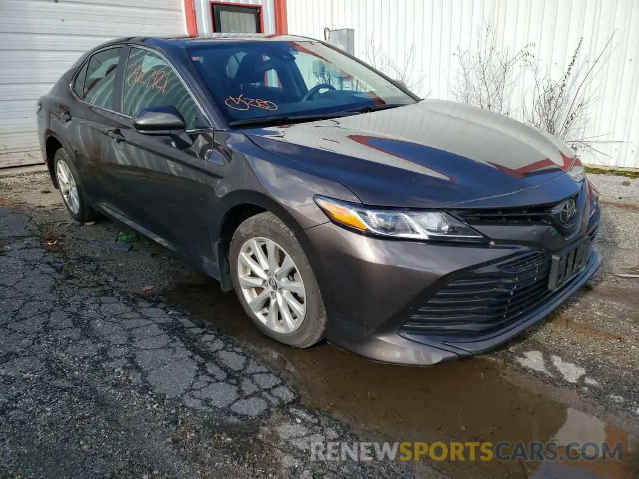 1 Photograph of a damaged car 4T1C11AK0LU919098 TOYOTA CAMRY 2020