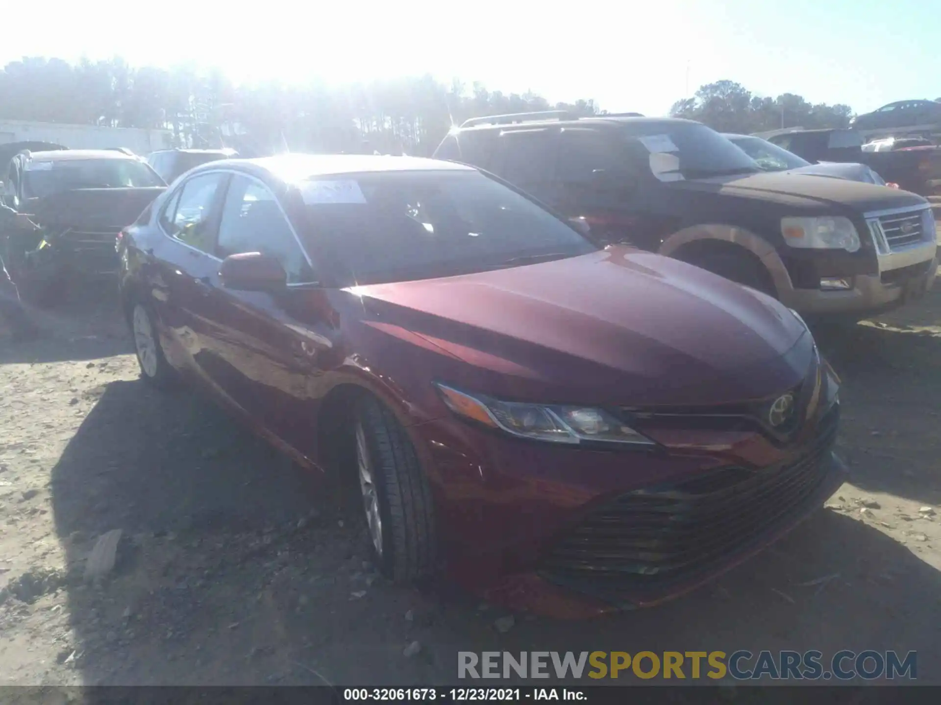 1 Photograph of a damaged car 4T1C11AK0LU928691 TOYOTA CAMRY 2020