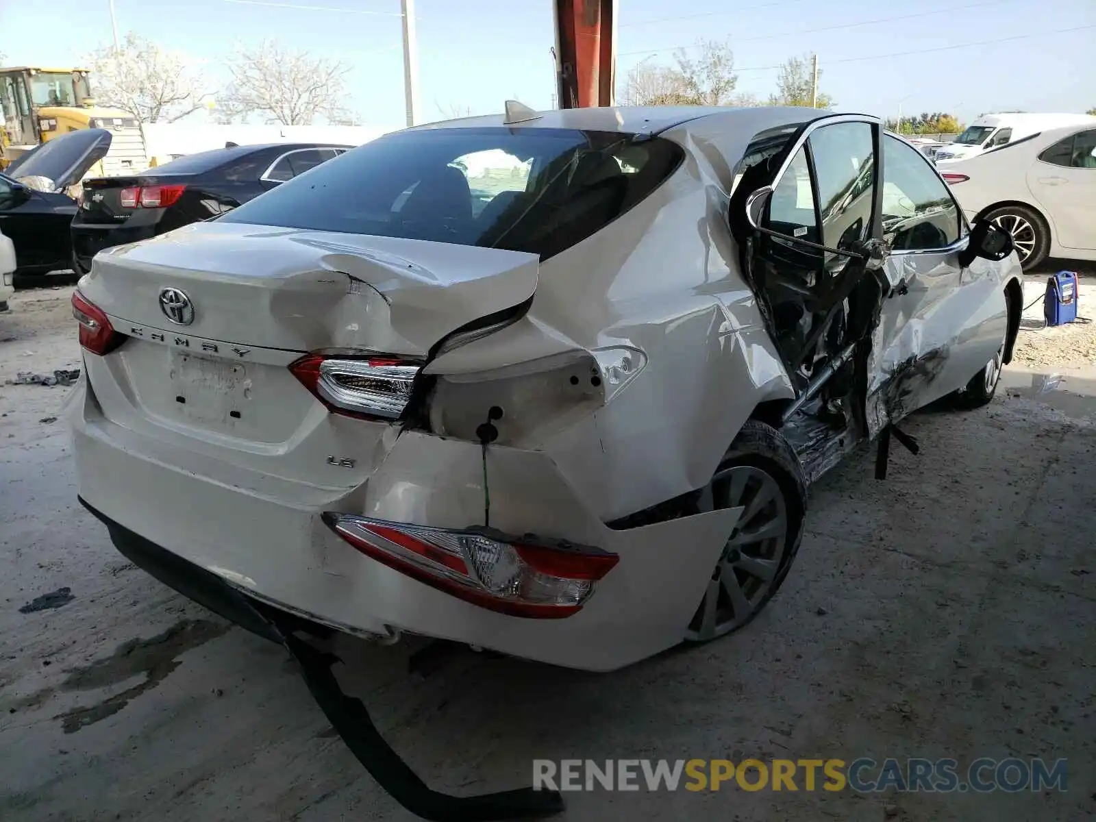 4 Photograph of a damaged car 4T1C11AK0LU931123 TOYOTA CAMRY 2020