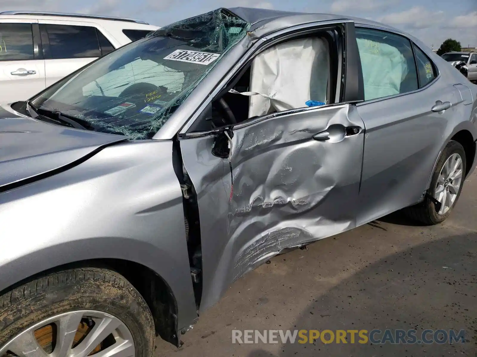 9 Photograph of a damaged car 4T1C11AK0LU941117 TOYOTA CAMRY 2020