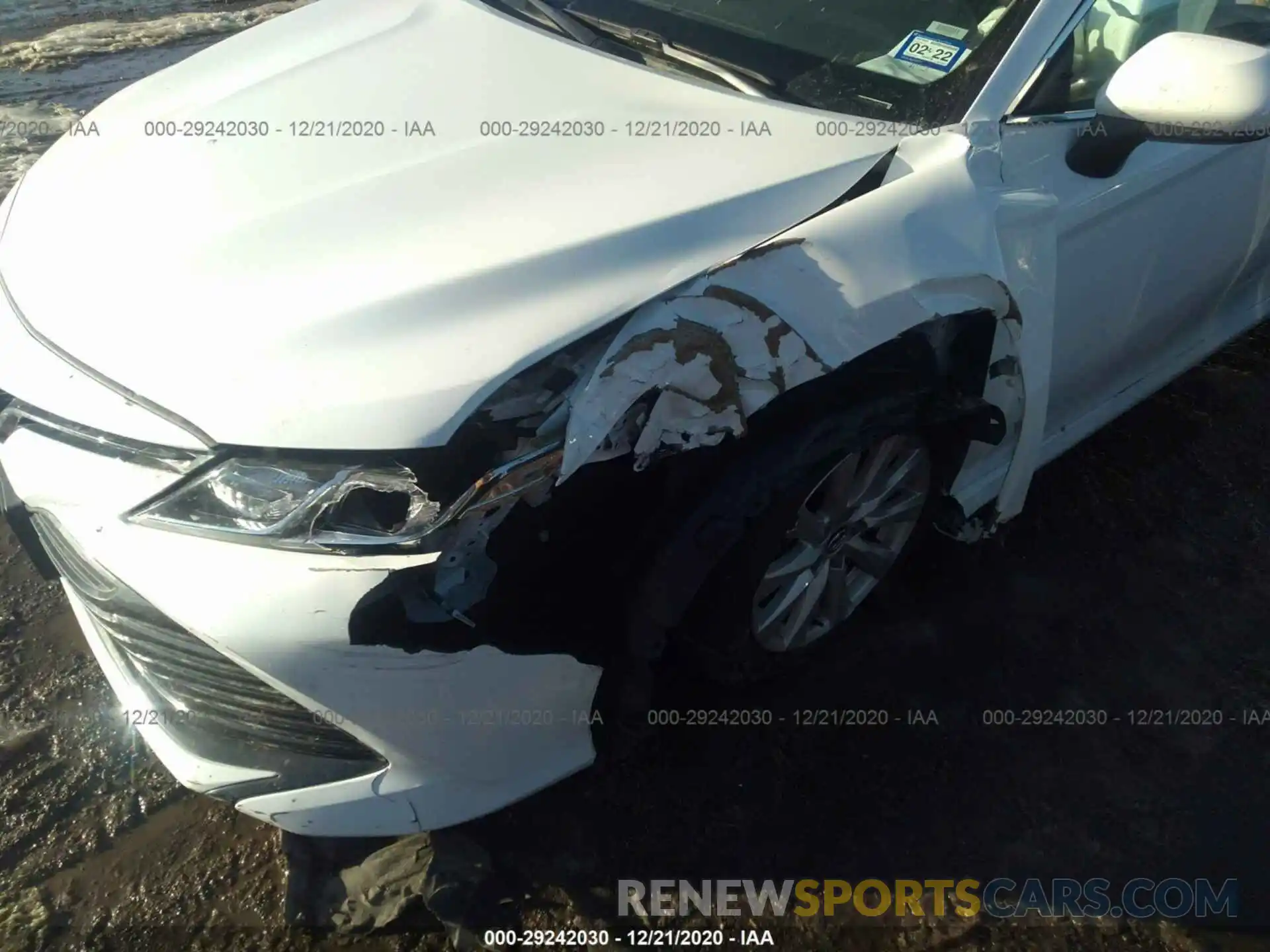 6 Photograph of a damaged car 4T1C11AK0LU942977 TOYOTA CAMRY 2020