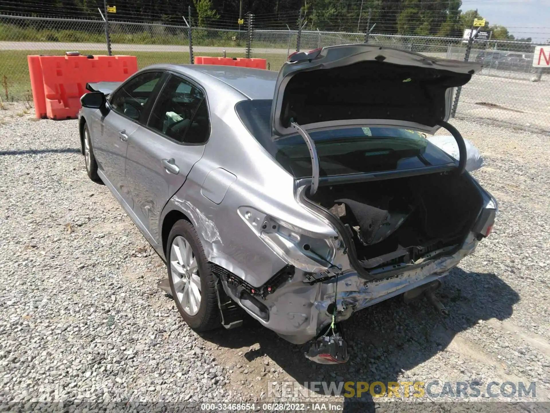 3 Photograph of a damaged car 4T1C11AK0LU949945 TOYOTA CAMRY 2020