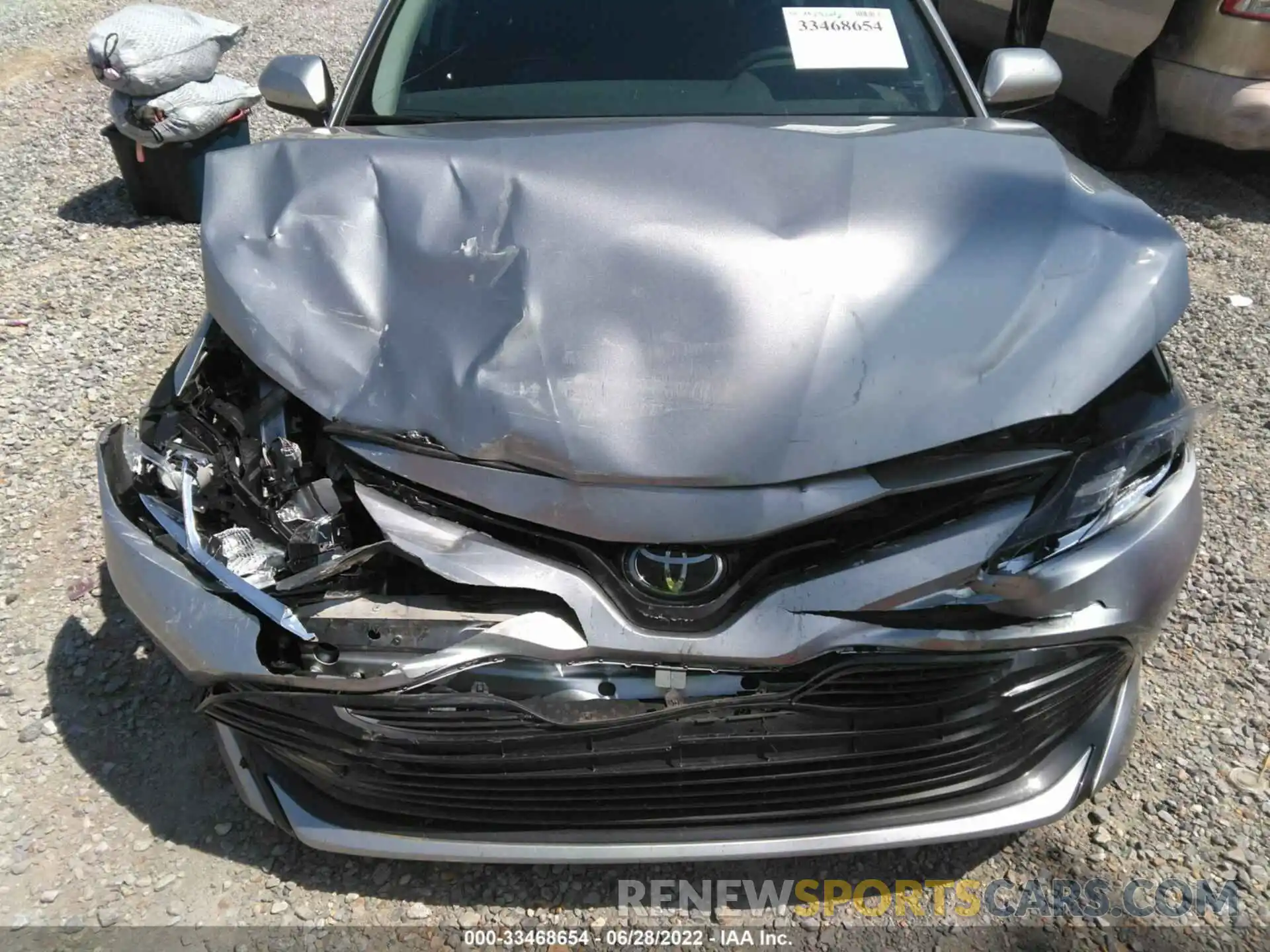 6 Photograph of a damaged car 4T1C11AK0LU949945 TOYOTA CAMRY 2020