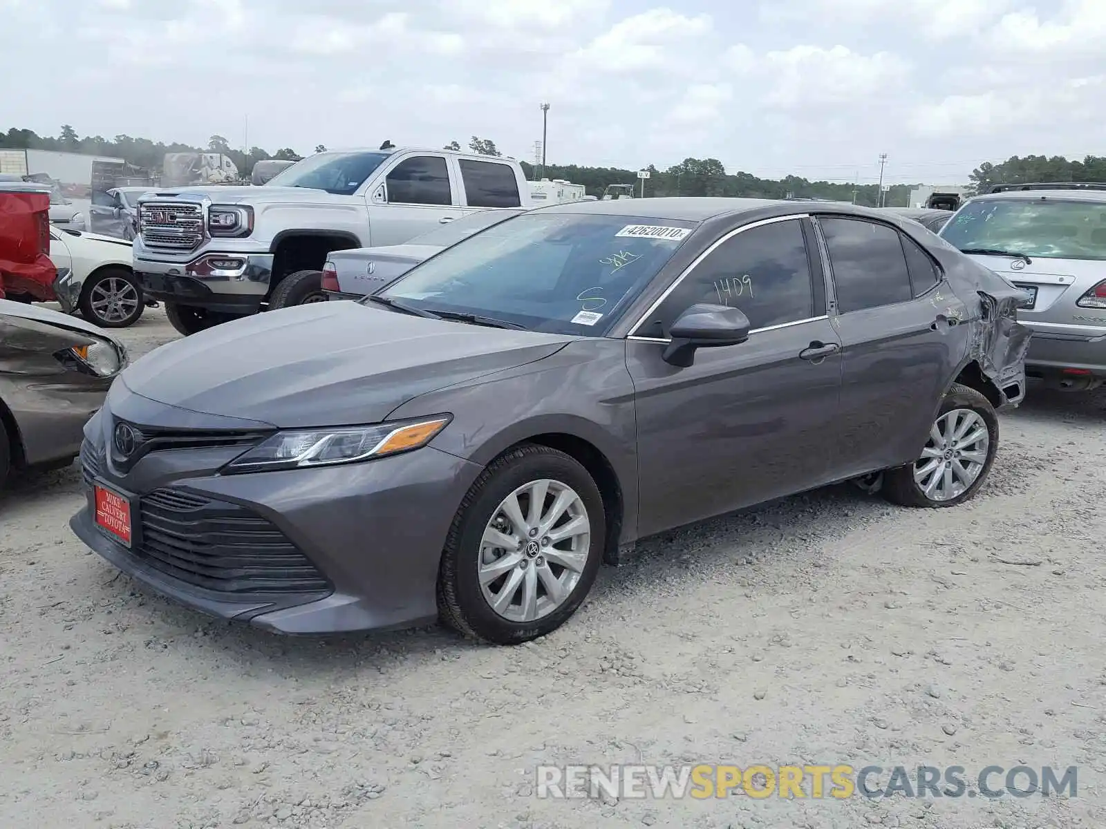 2 Photograph of a damaged car 4T1C11AK0LU951095 TOYOTA CAMRY 2020