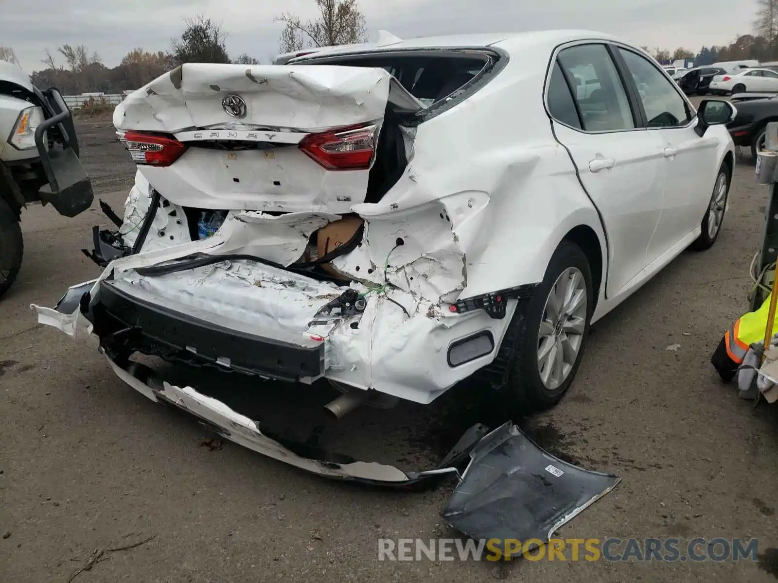 4 Photograph of a damaged car 4T1C11AK0LU955986 TOYOTA CAMRY 2020