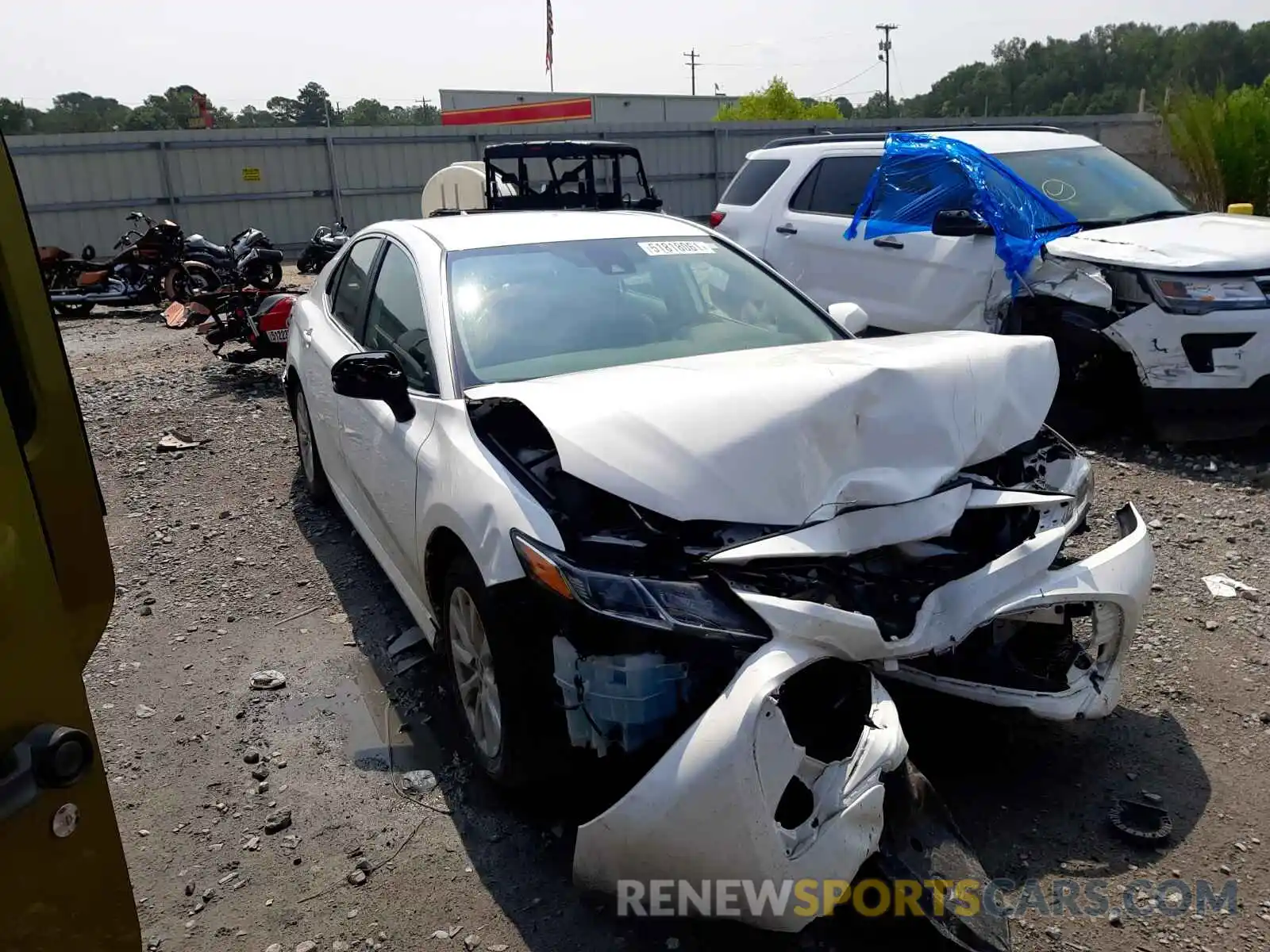 1 Photograph of a damaged car 4T1C11AK0LU962520 TOYOTA CAMRY 2020