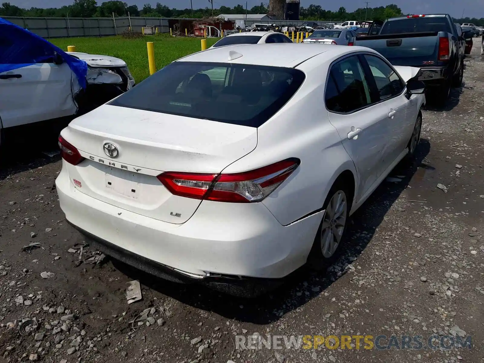 4 Photograph of a damaged car 4T1C11AK0LU962520 TOYOTA CAMRY 2020