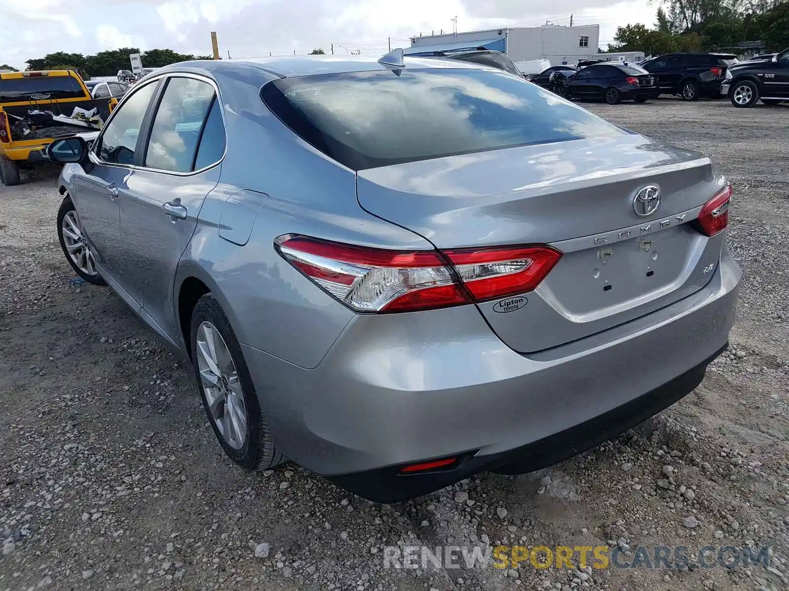 3 Photograph of a damaged car 4T1C11AK0LU963912 TOYOTA CAMRY 2020