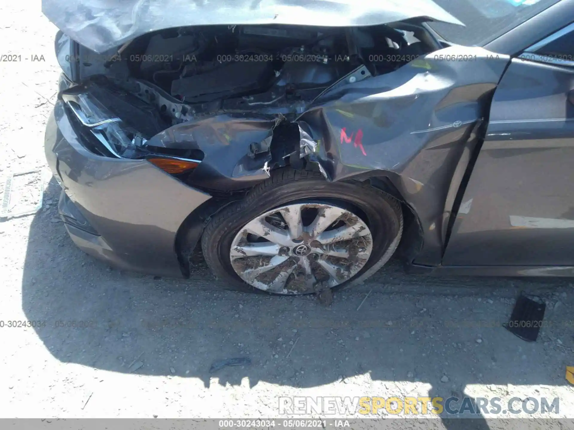 11 Photograph of a damaged car 4T1C11AK0LU965949 TOYOTA CAMRY 2020