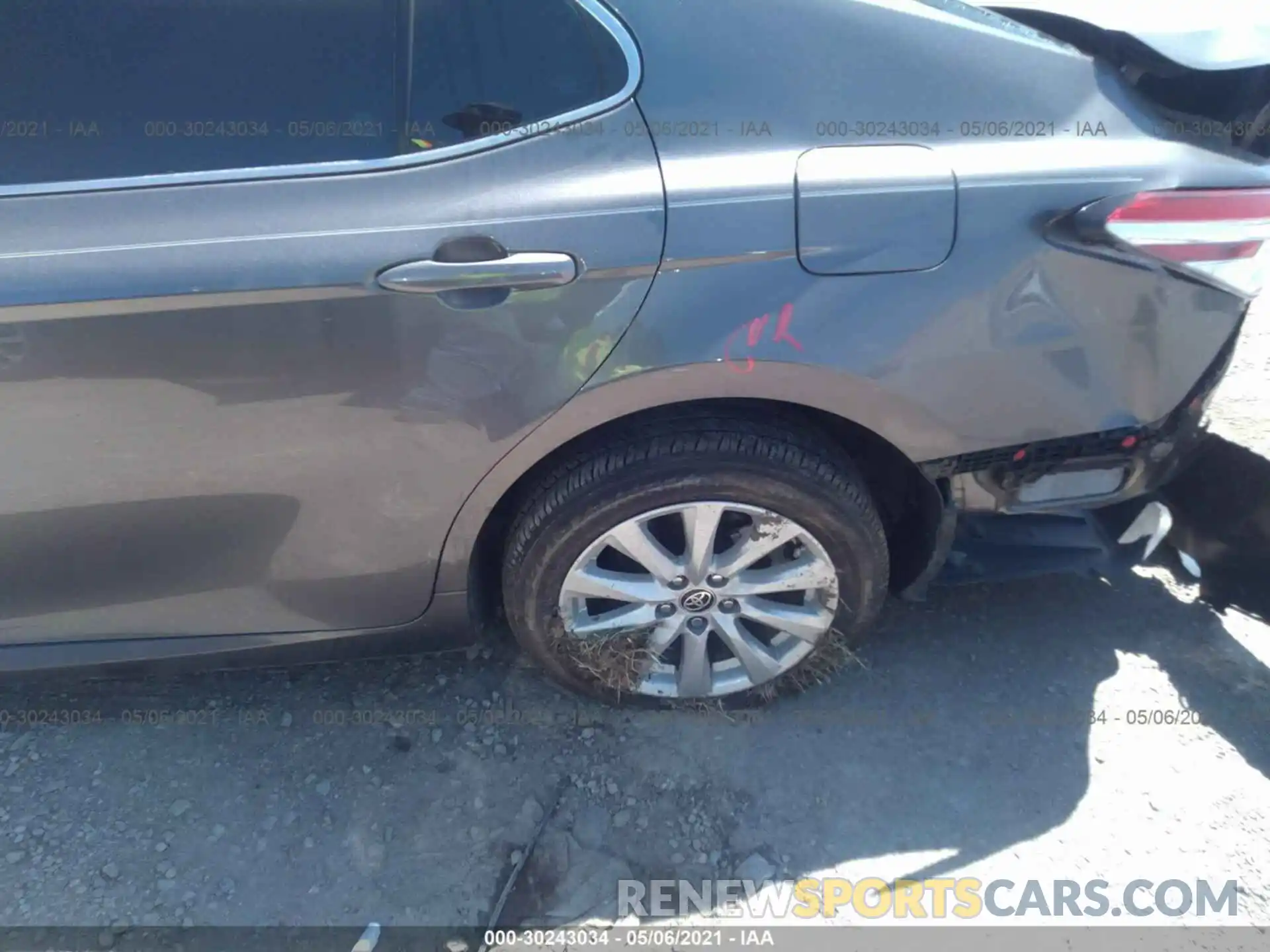 12 Photograph of a damaged car 4T1C11AK0LU965949 TOYOTA CAMRY 2020