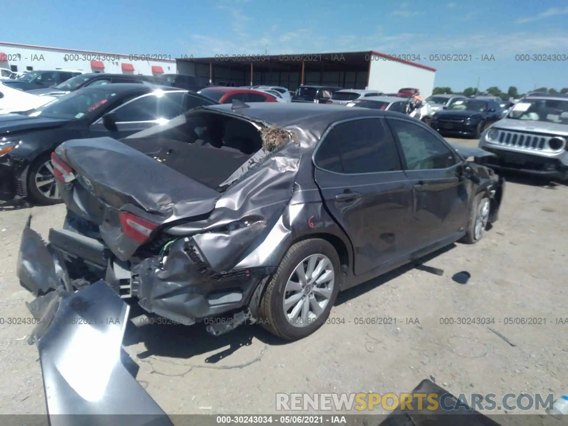 4 Photograph of a damaged car 4T1C11AK0LU965949 TOYOTA CAMRY 2020