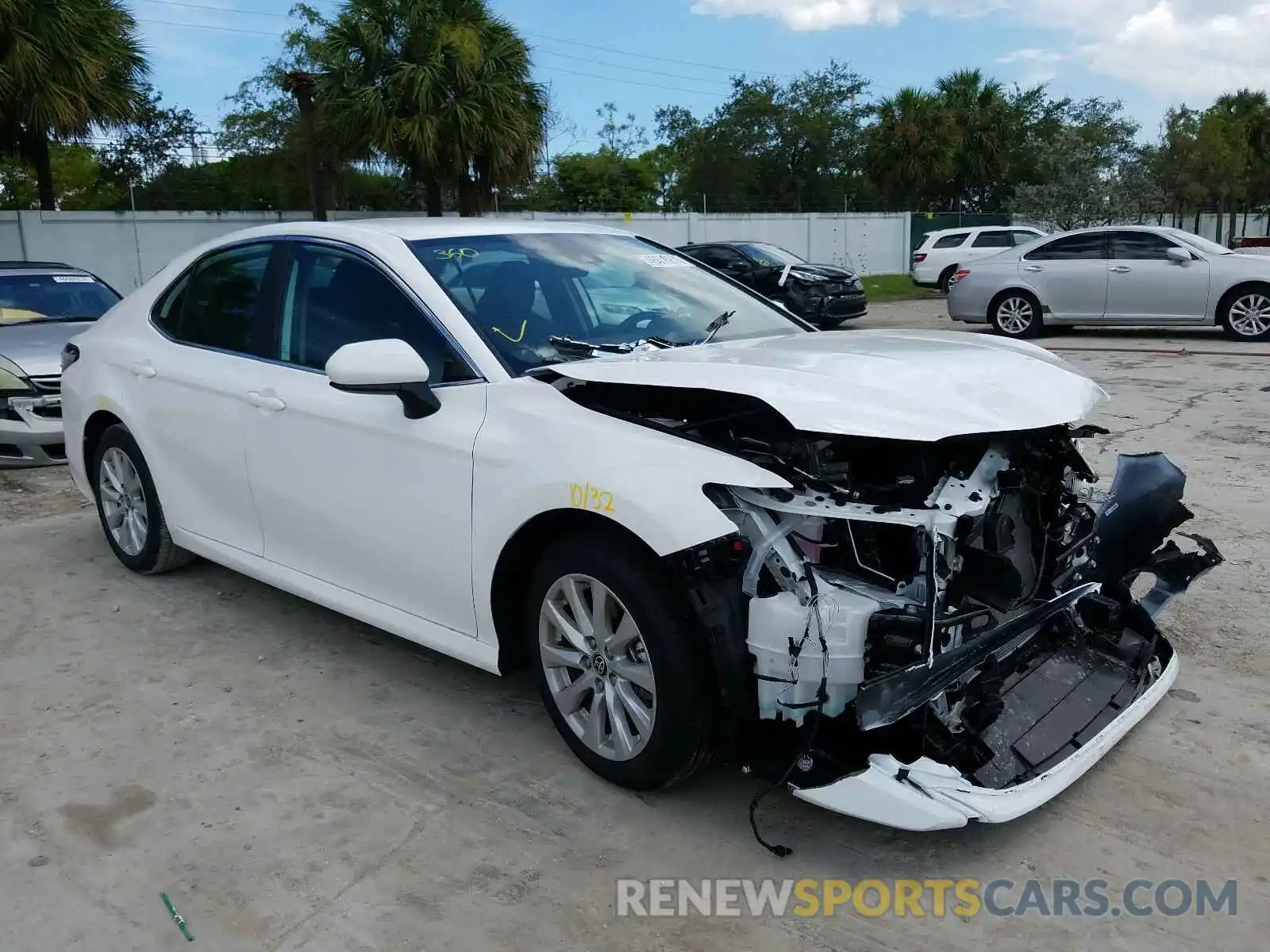 1 Photograph of a damaged car 4T1C11AK0LU966664 TOYOTA CAMRY 2020