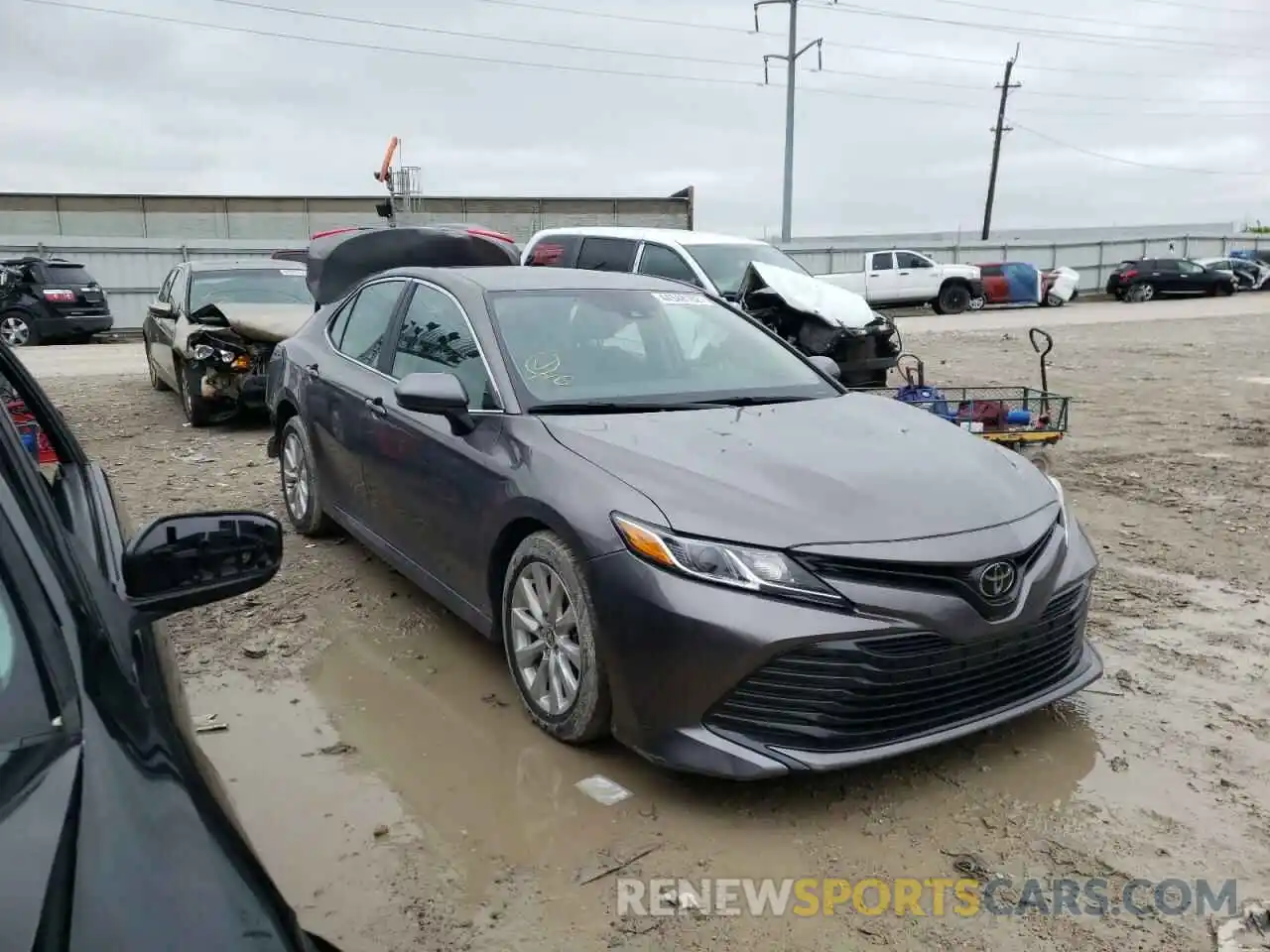 1 Photograph of a damaged car 4T1C11AK0LU975574 TOYOTA CAMRY 2020