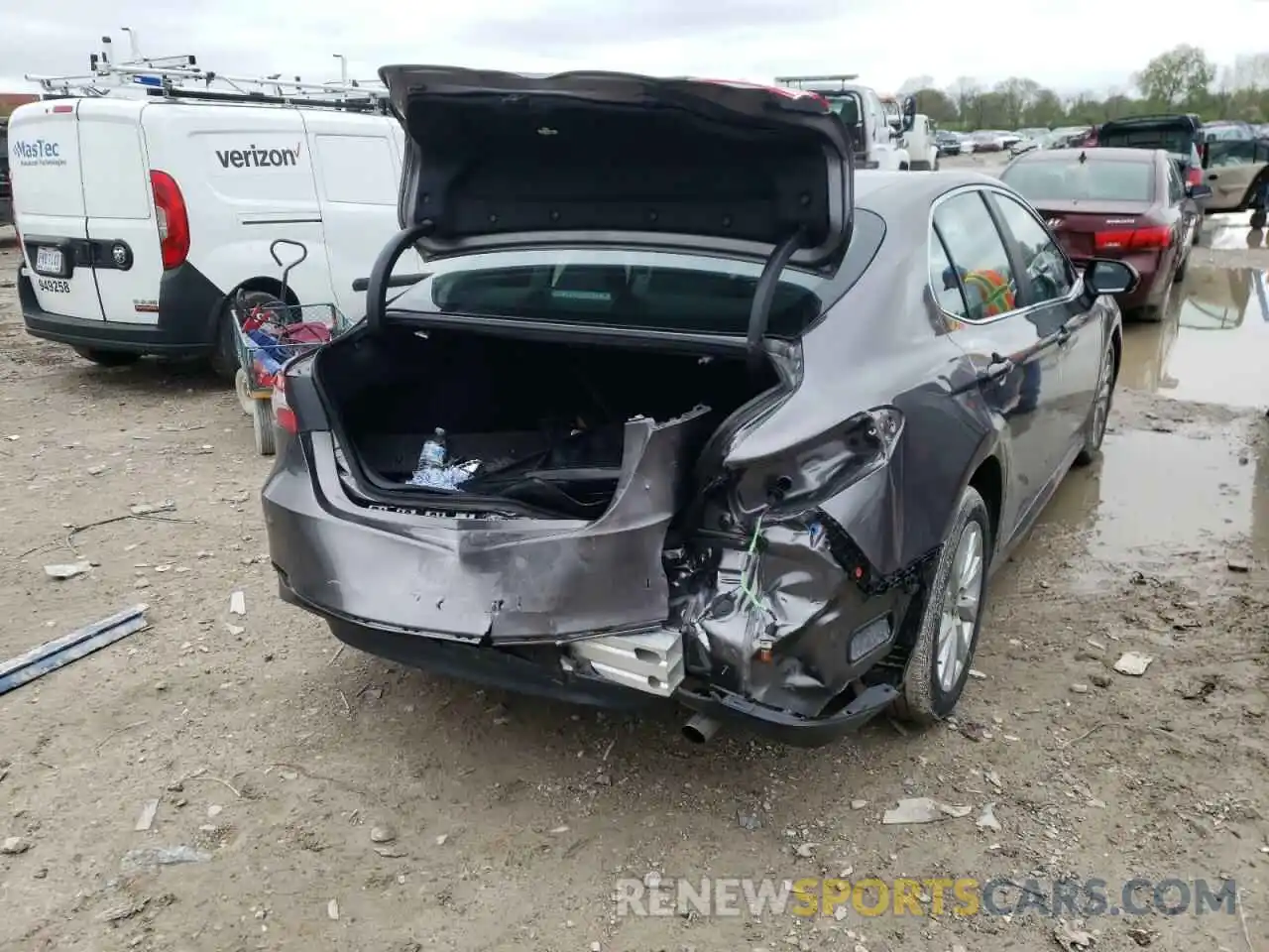 9 Photograph of a damaged car 4T1C11AK0LU975574 TOYOTA CAMRY 2020