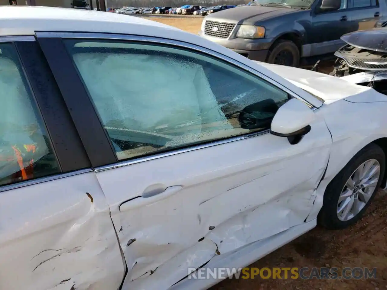 9 Photograph of a damaged car 4T1C11AK1LU307492 TOYOTA CAMRY 2020