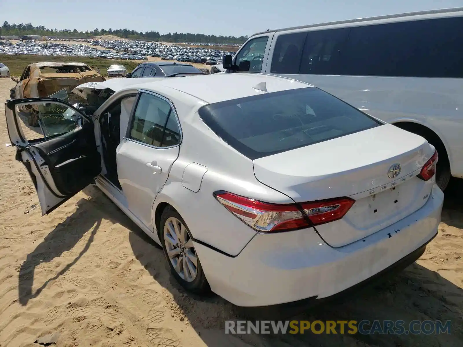 3 Photograph of a damaged car 4T1C11AK1LU313499 TOYOTA CAMRY 2020