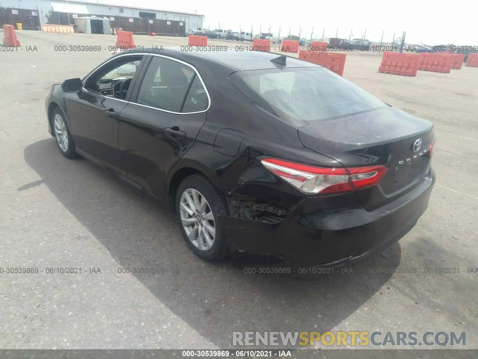 3 Photograph of a damaged car 4T1C11AK1LU330805 TOYOTA CAMRY 2020