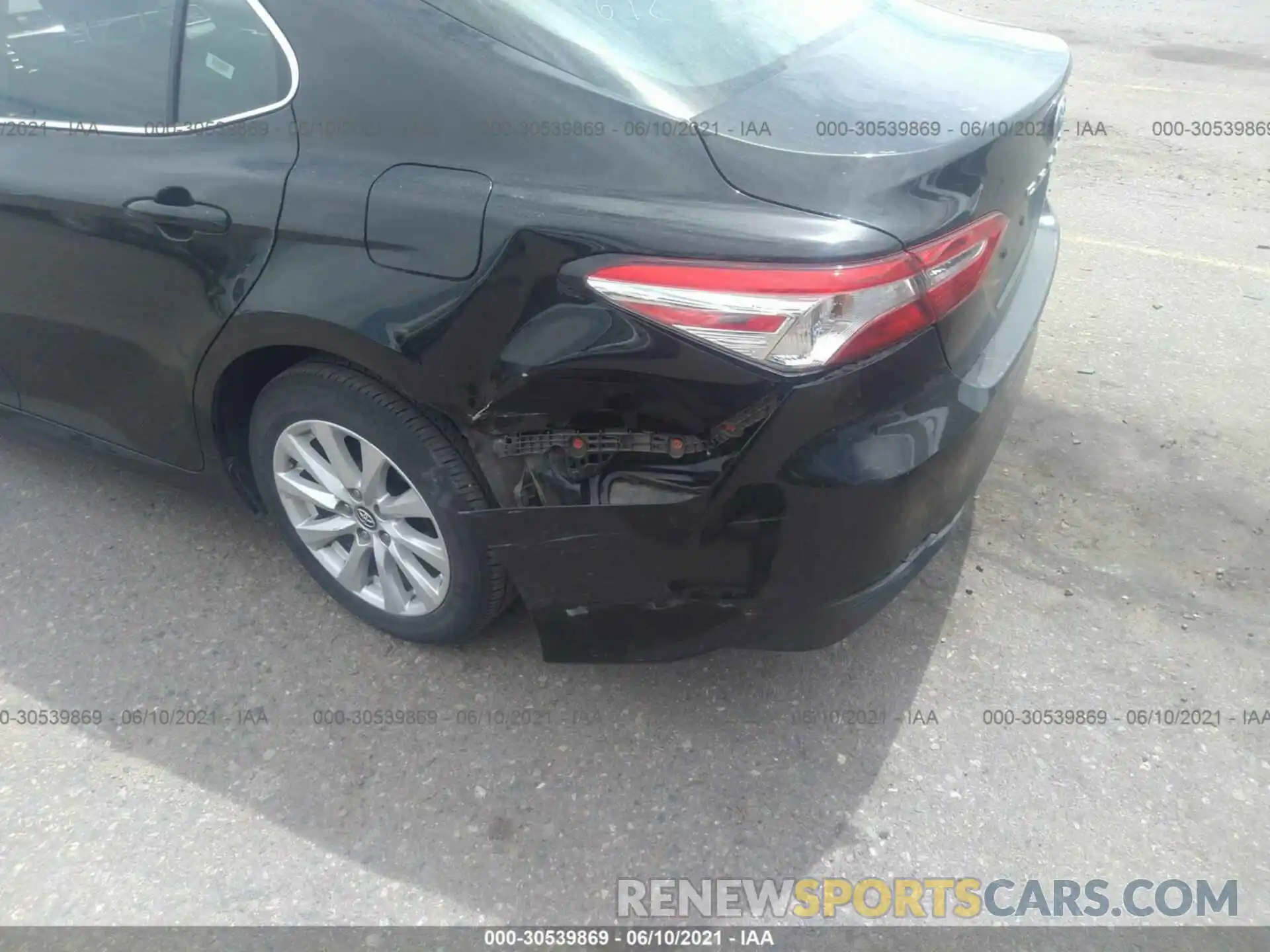 6 Photograph of a damaged car 4T1C11AK1LU330805 TOYOTA CAMRY 2020