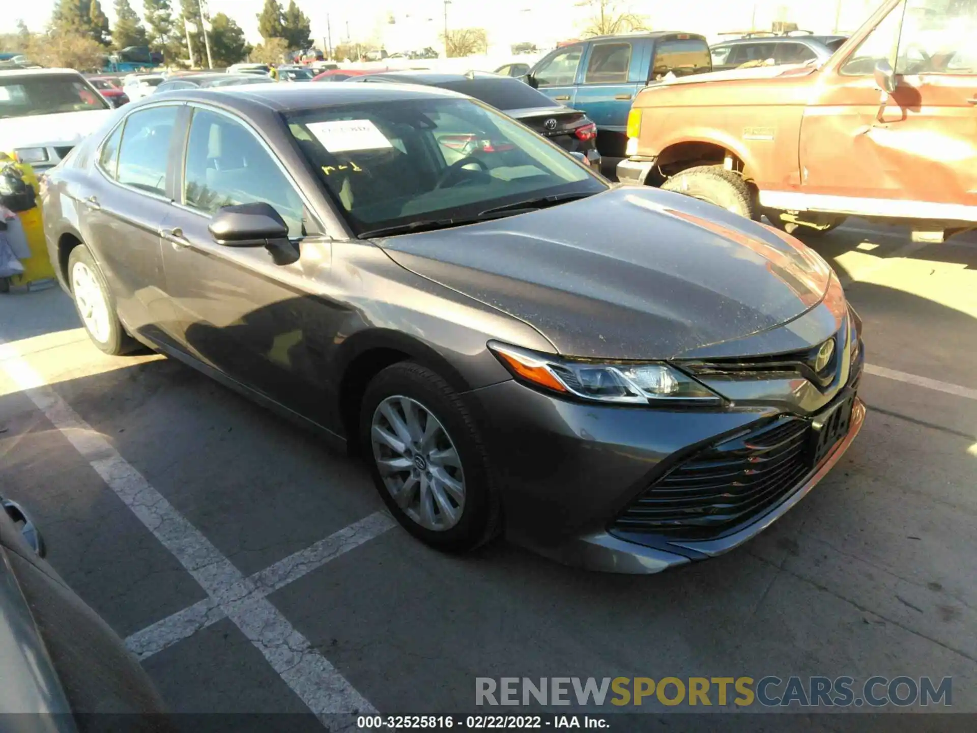 1 Photograph of a damaged car 4T1C11AK1LU331646 TOYOTA CAMRY 2020