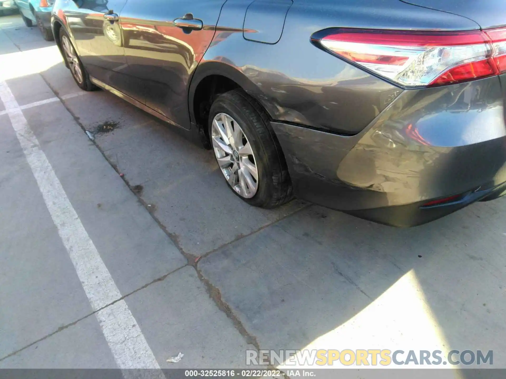 6 Photograph of a damaged car 4T1C11AK1LU331646 TOYOTA CAMRY 2020