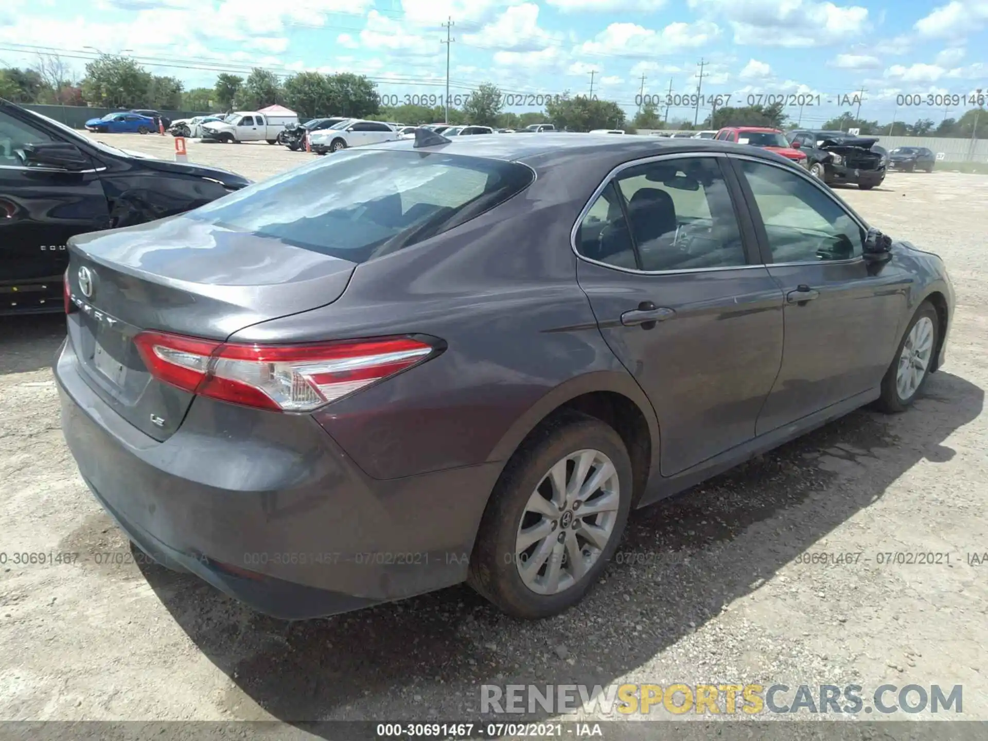 4 Photograph of a damaged car 4T1C11AK1LU331999 TOYOTA CAMRY 2020