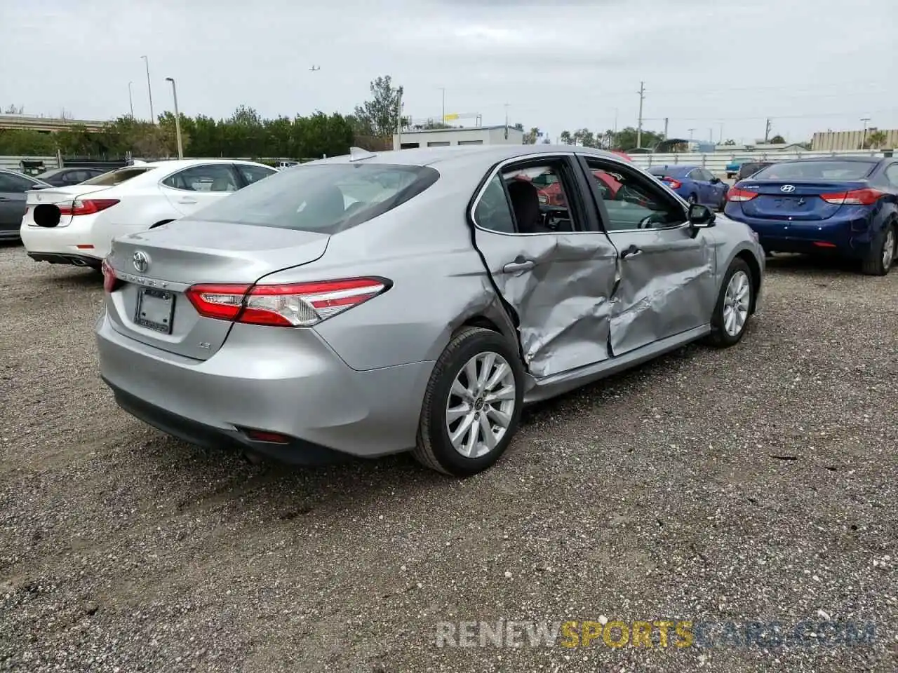 4 Photograph of a damaged car 4T1C11AK1LU359320 TOYOTA CAMRY 2020