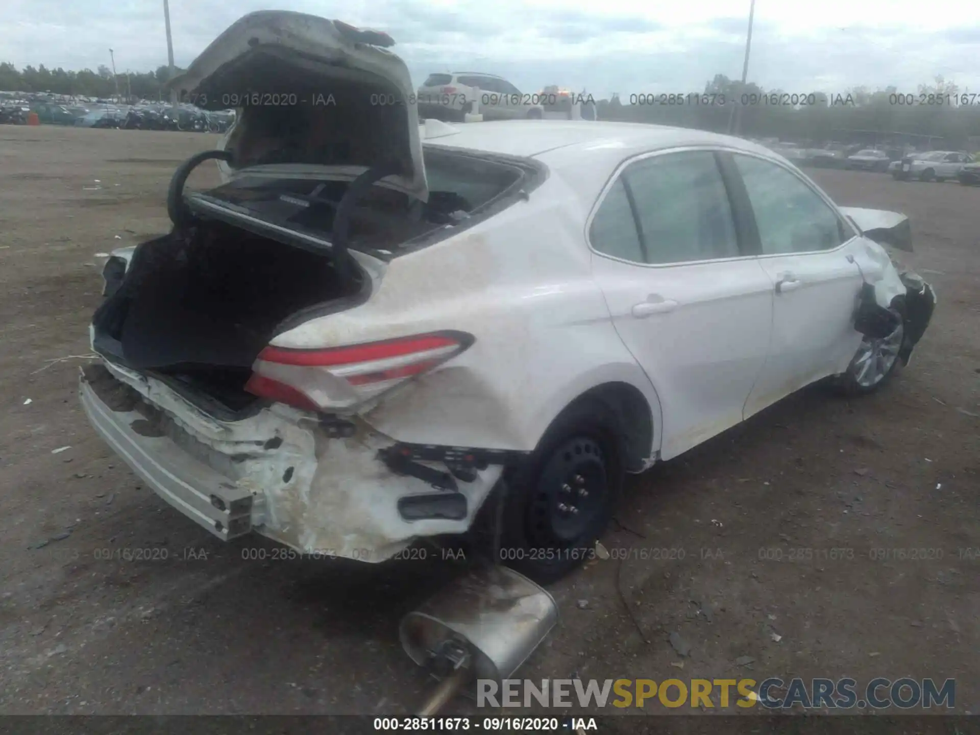 4 Photograph of a damaged car 4T1C11AK1LU363139 TOYOTA CAMRY 2020