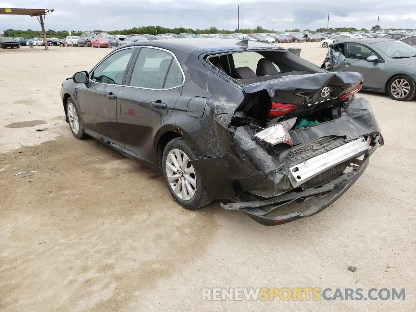 3 Photograph of a damaged car 4T1C11AK1LU364713 TOYOTA CAMRY 2020