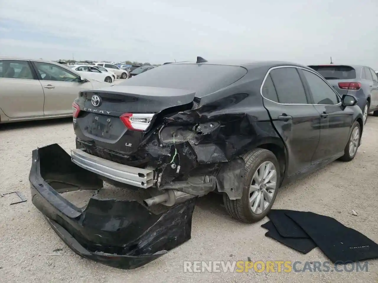 4 Photograph of a damaged car 4T1C11AK1LU399350 TOYOTA CAMRY 2020