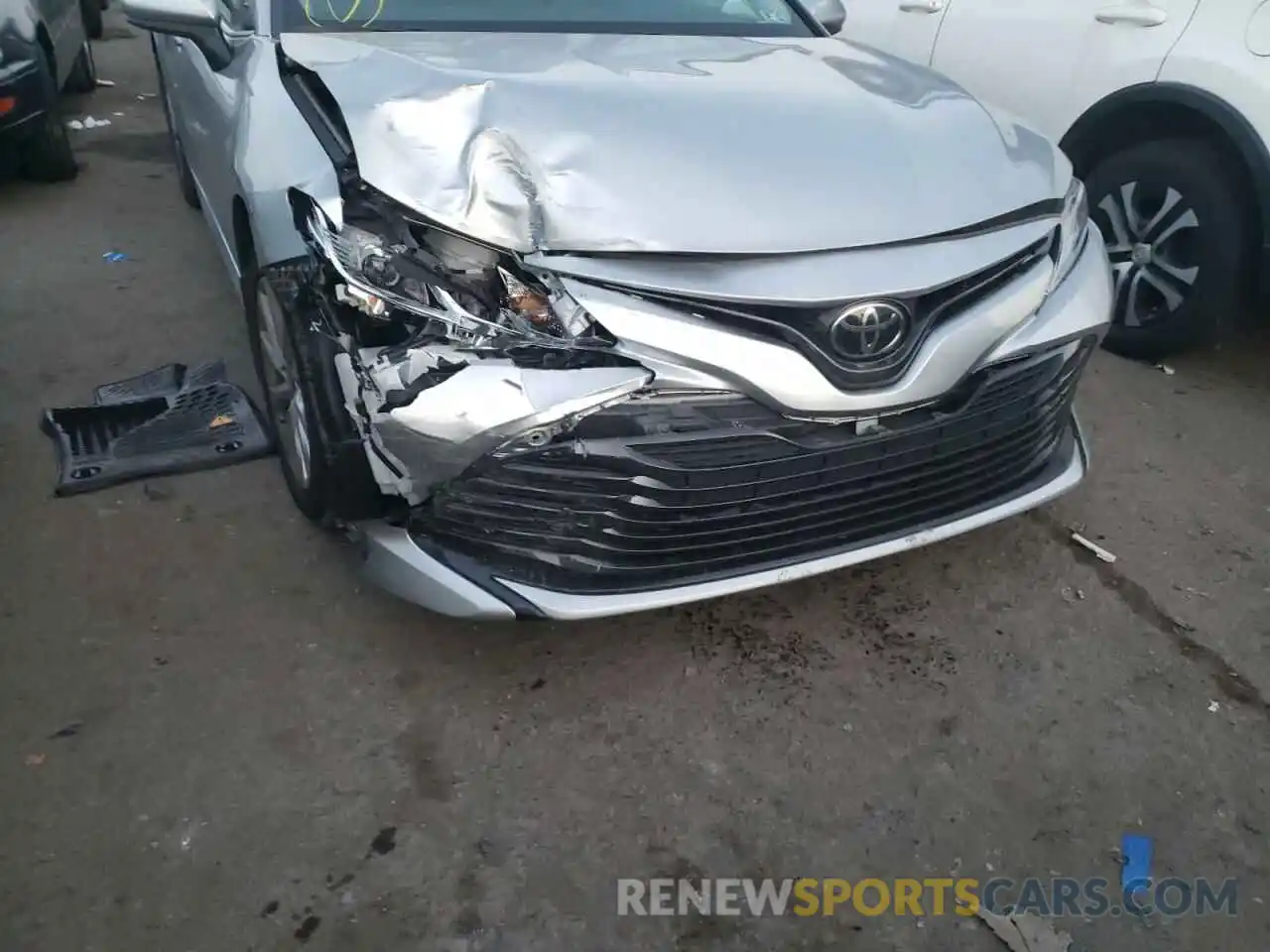 9 Photograph of a damaged car 4T1C11AK1LU500712 TOYOTA CAMRY 2020