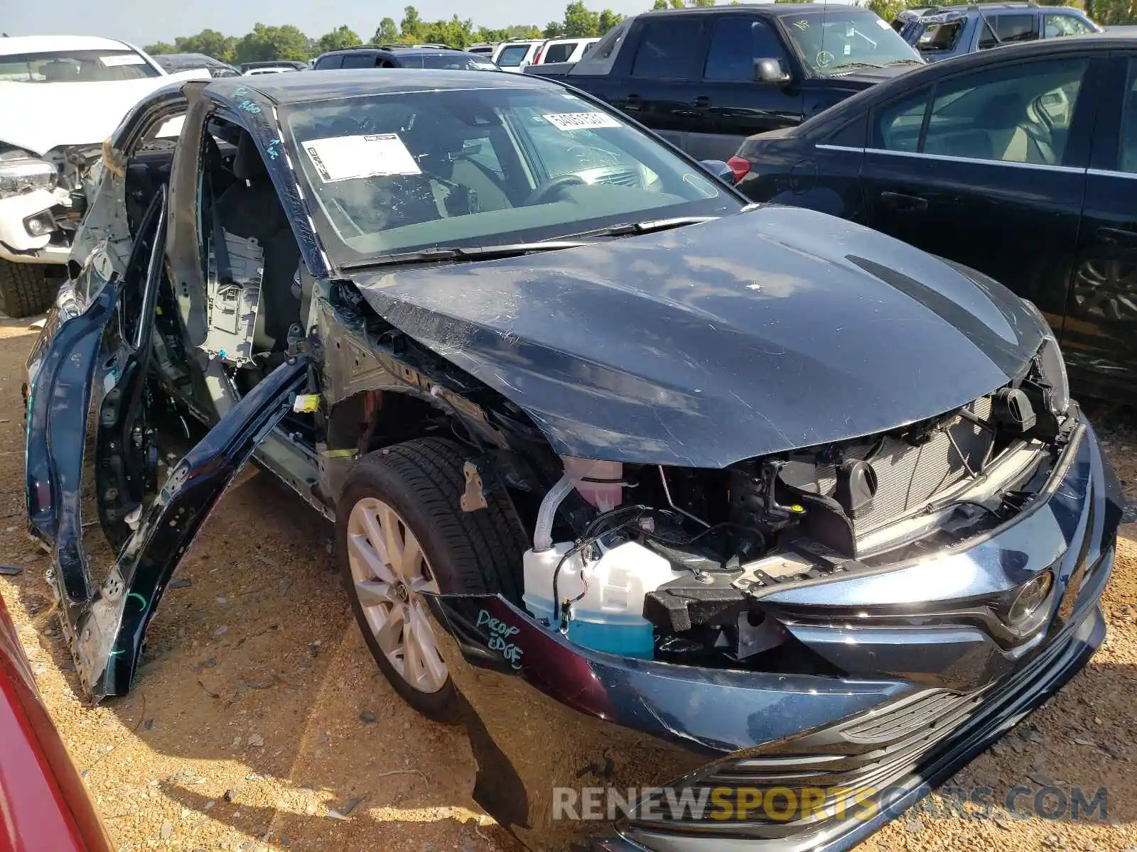 1 Photograph of a damaged car 4T1C11AK1LU504033 TOYOTA CAMRY 2020