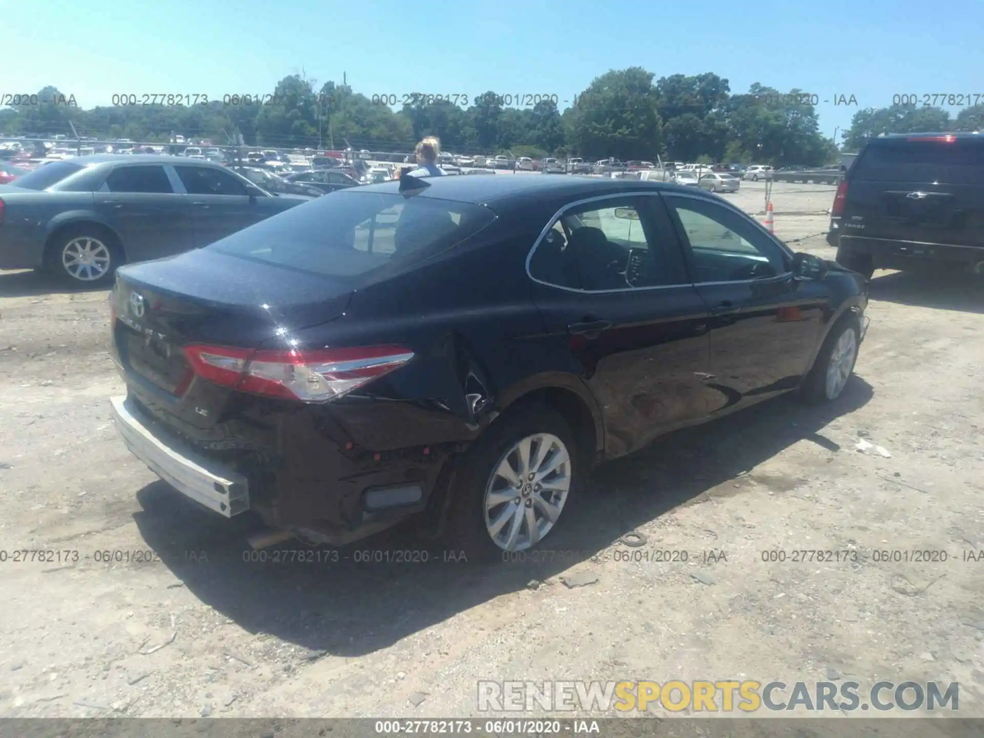 4 Photograph of a damaged car 4T1C11AK1LU900141 TOYOTA CAMRY 2020