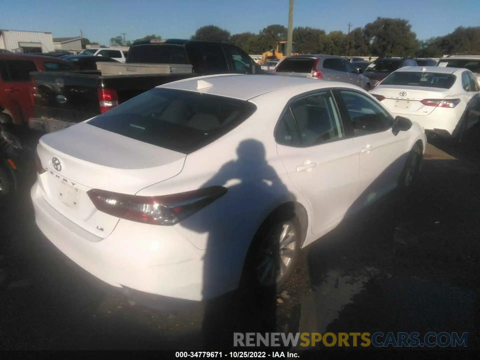 4 Photograph of a damaged car 4T1C11AK1LU916050 TOYOTA CAMRY 2020