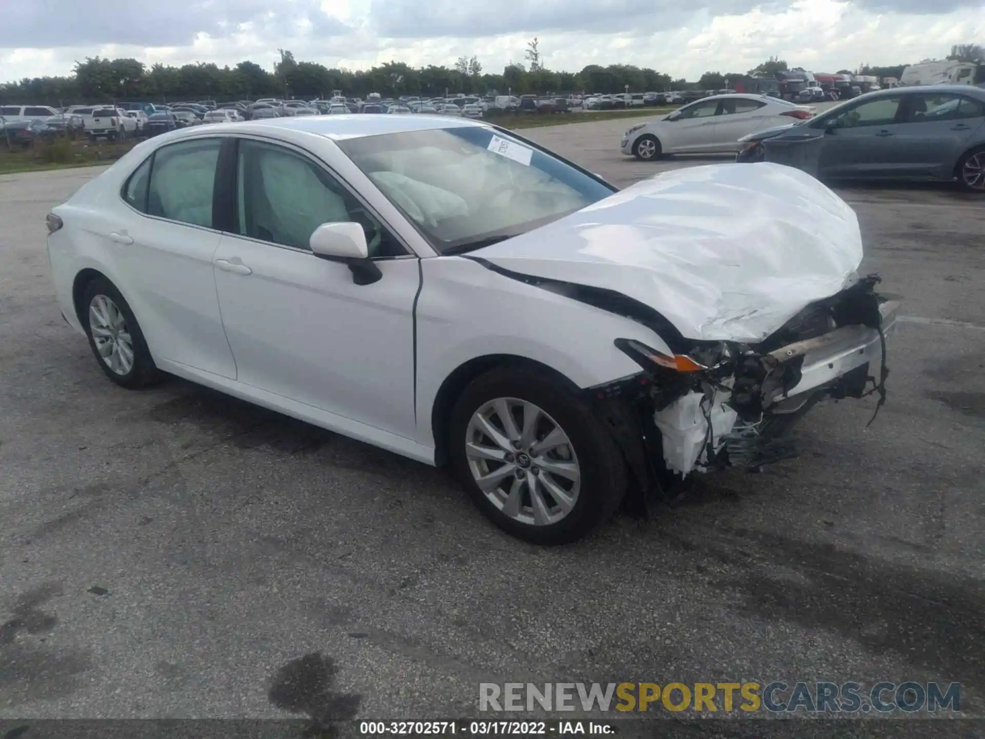 1 Photograph of a damaged car 4T1C11AK1LU928098 TOYOTA CAMRY 2020