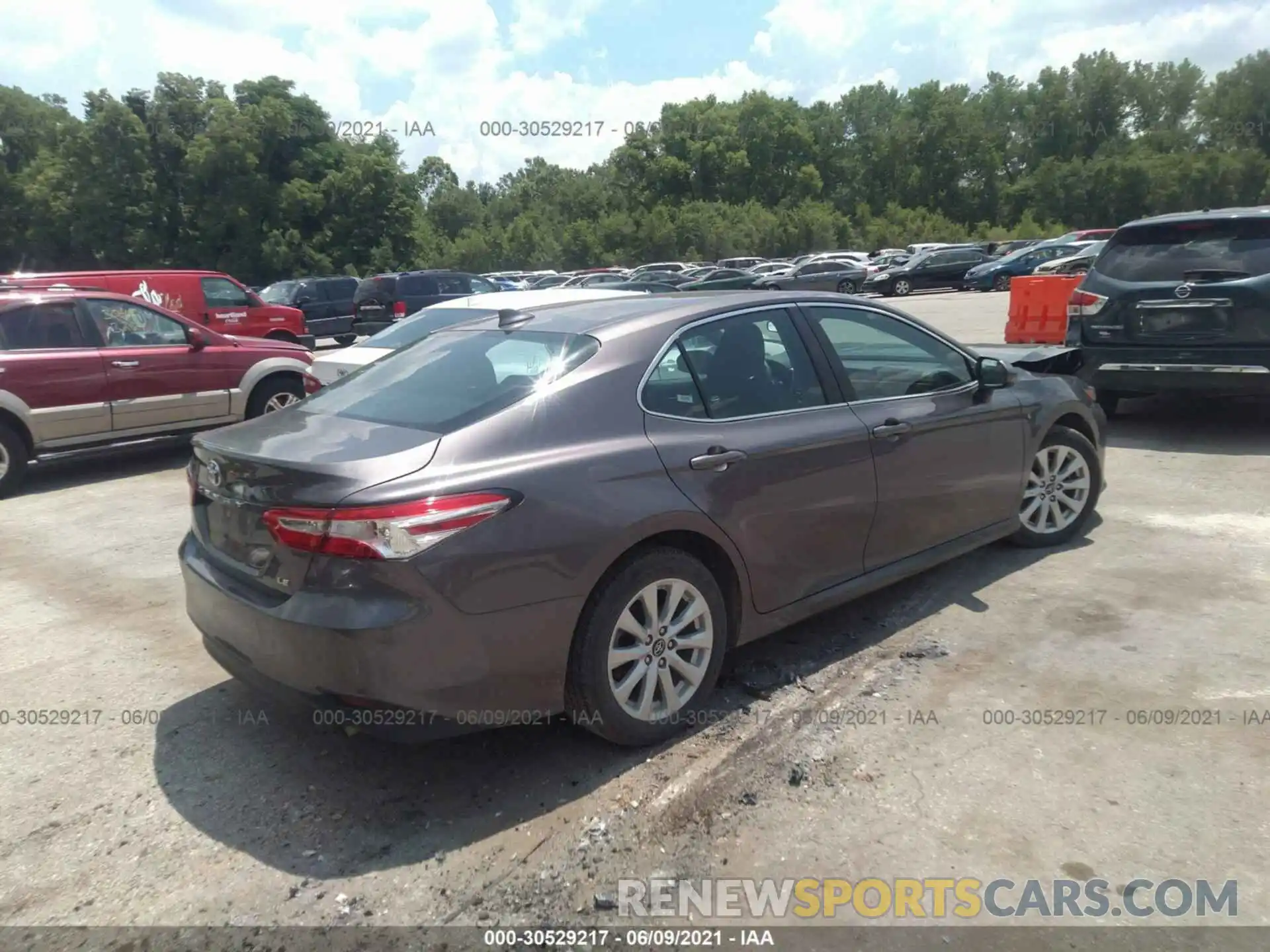 4 Photograph of a damaged car 4T1C11AK1LU930398 TOYOTA CAMRY 2020