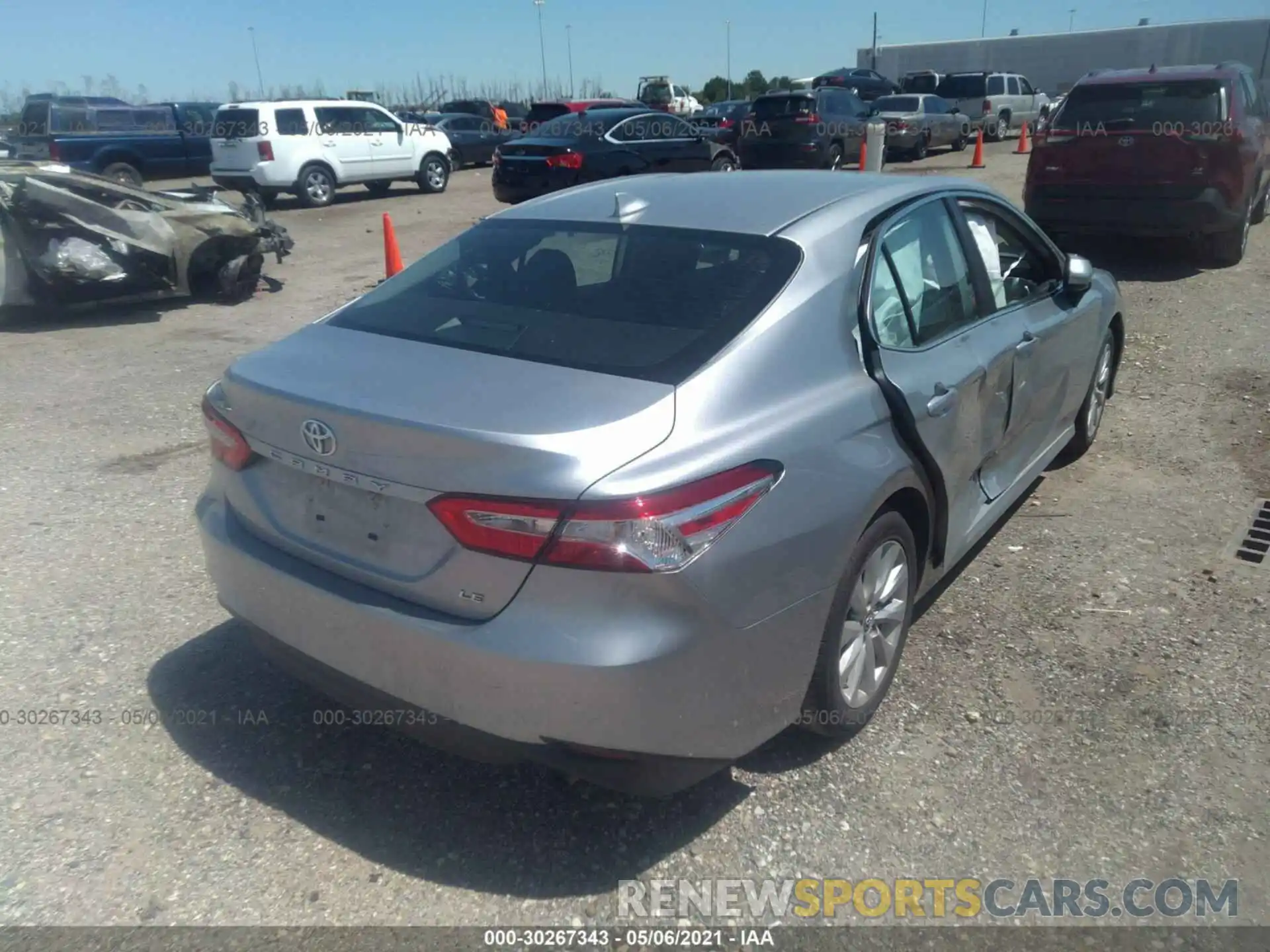 4 Photograph of a damaged car 4T1C11AK1LU939716 TOYOTA CAMRY 2020