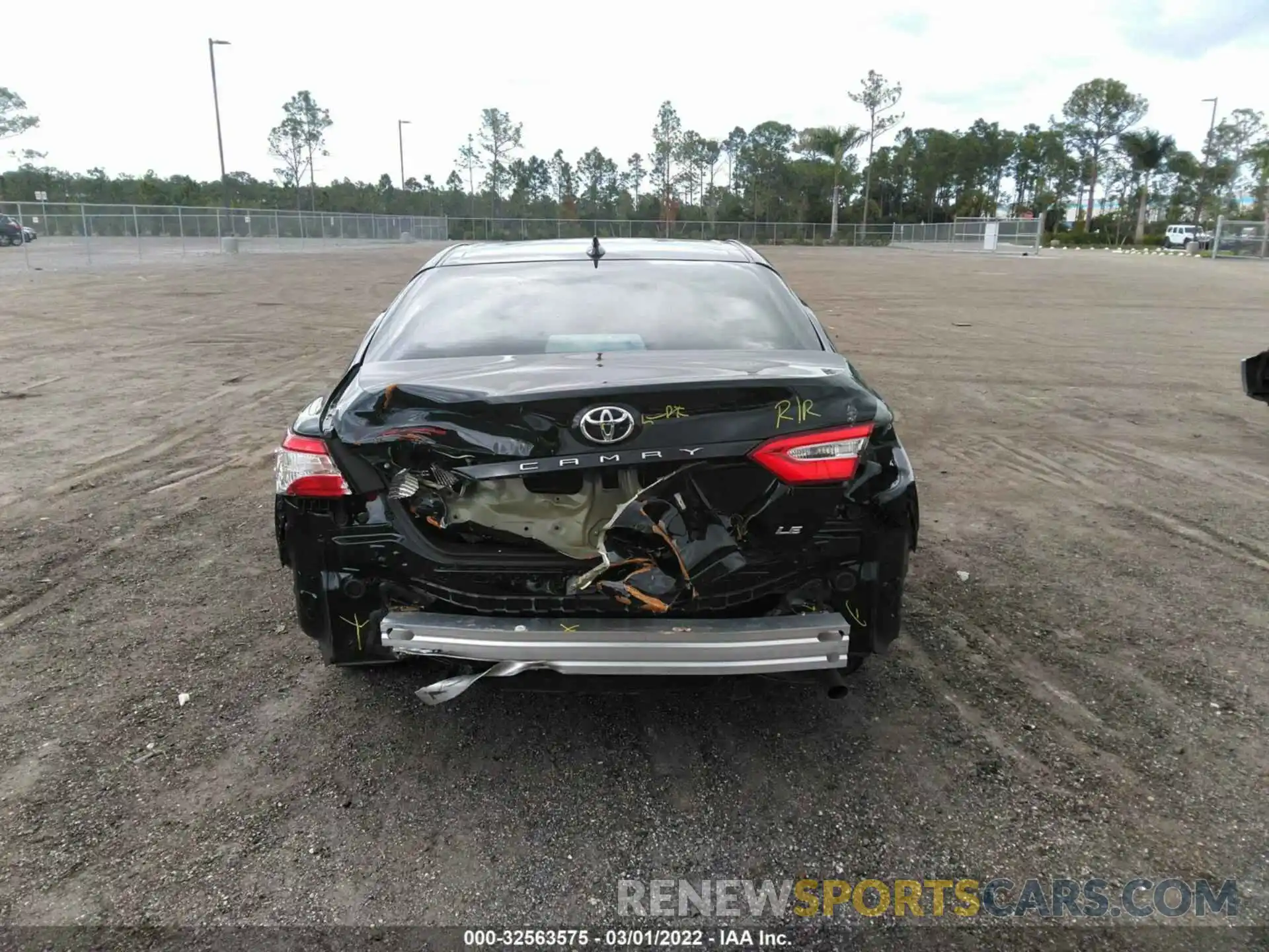 6 Photograph of a damaged car 4T1C11AK1LU953101 TOYOTA CAMRY 2020